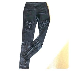 Victoria Secret high rise workout pant (Like New)